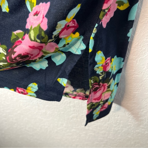 Herou Women’s Navy Blue Floral Stretch Casual Short Sleeve Top Size M New! - Picture 4 of 9